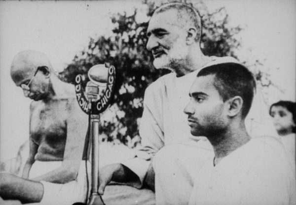 Gandhi_and_Abdul_Ghaffar_Khan_during_prayer_Cropped_Brighter