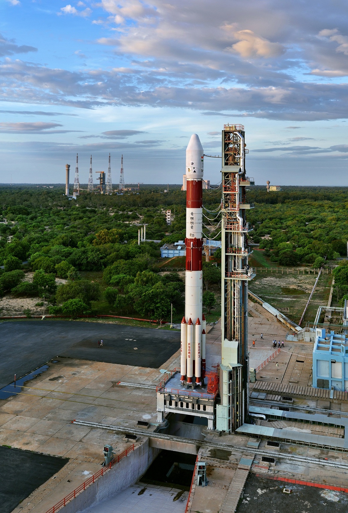 4_pslv-c35_on_first_launch_pad