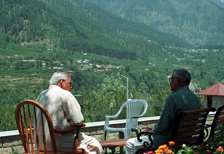 The Prime Minister Shri Atal Bihari Vajpayee and the Defence Minister Shri George Fernandes at a meeting in Manali (Himachal Predesh) on May 26, 2002.