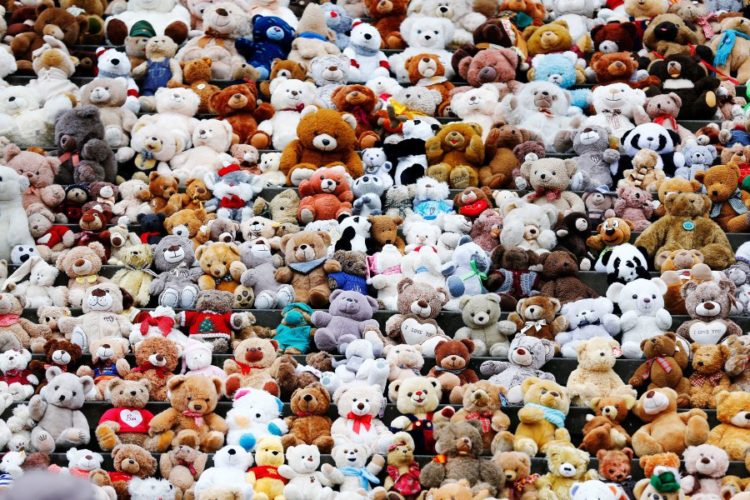 Berlin school pupils set up 740 teddy bears in front at of the concert hall Konzerthaus during an event of the World Vision Organisation to make aware of 740000 Syrian refugee children who can't attend the school, in Berlin, Germany, March 15, 2018. REUTERS/Hannibal Hanschke