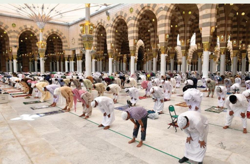 Таравих намаз 2024 года время. Масджид Аль-Наби Медина. Мечеть Медина Саудовская Аравия. Мечеть пророка Мухаммеда в Медине намаз. Масджид АН Наби.