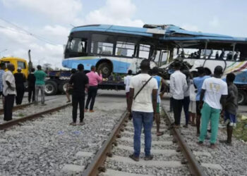 bus crashes into train in Nigeria