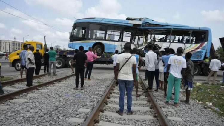 bus crashes into train in Nigeria