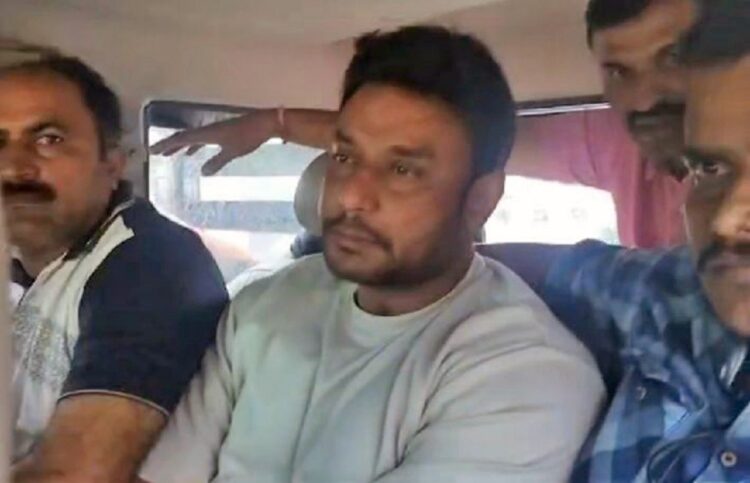 Bengaluru, Jun 11 (ANI): Kannada actor Darshan Thoogudeepa being sent to police custody after a medical checkup following his alleged role in murder over obscene texts, at Bowring and Lady Curzon Hospital in Bengaluru on Tuesday. (ANI Photo)