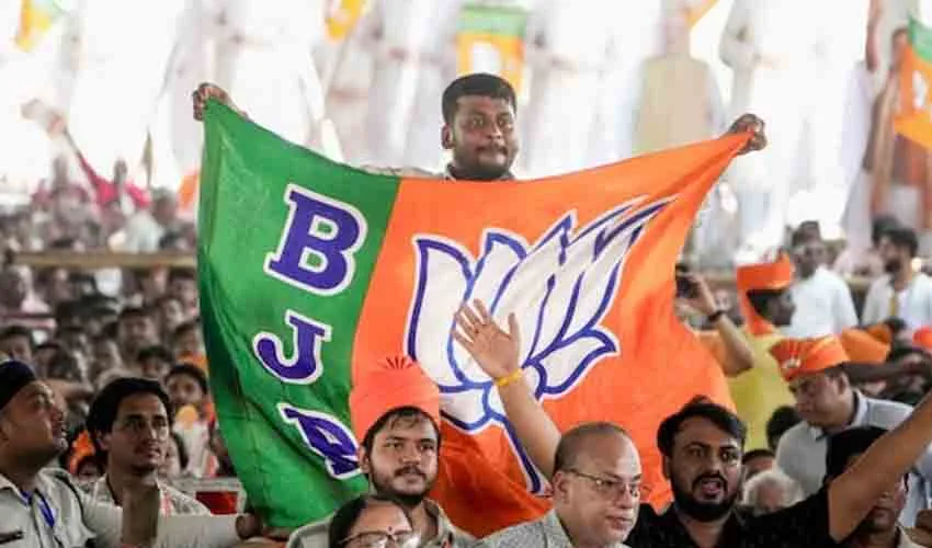 ഗുജറാത്തില്‍ ബിജെപി തരംഗം; മുനിസിപ്പല്‍ കോര്‍പ്പറേഷനുകള്‍ തൂത്തുവാരി, പ്രതിപക്ഷം നിഷ്പ്രഭമായി