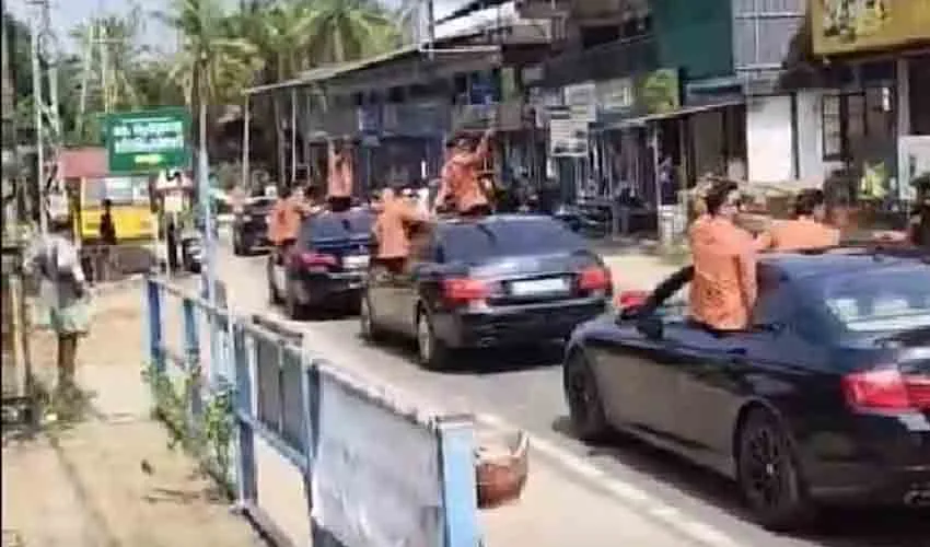 റീല്‍സിനായി ‘സര്‍ക്കസ്’; മേപ്പയൂരിലെ വിവാഹ റോഡ് ഷോയില്‍ കുരുക്ക് മുറുക്കി മോട്ടോര്‍ വാഹന വകുപ്പ്, വാഹനങ്ങള്‍ ഹാജരാക്കാന്‍ നിര്‍ദ്ദേശം