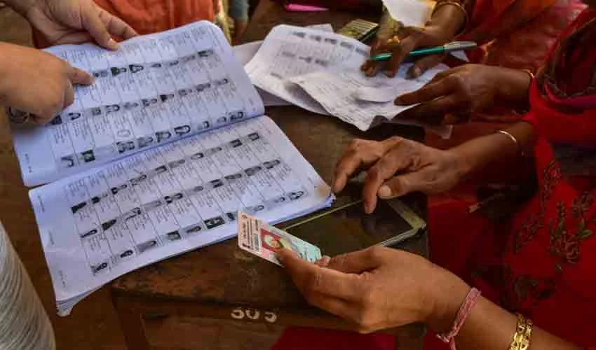 ബംഗാളില്‍ ഒരു ബൂത്തിലും റീ പോളിംഗ് ആവശ്യമില്ല; ആദ്യഘട്ടം ചരിത്രപരമായ നേട്ടത്തോടെ പൂര്‍ത്തിയായി: കേന്ദ്ര തിരഞ്ഞെടുപ്പ് കമ്മീഷന്‍