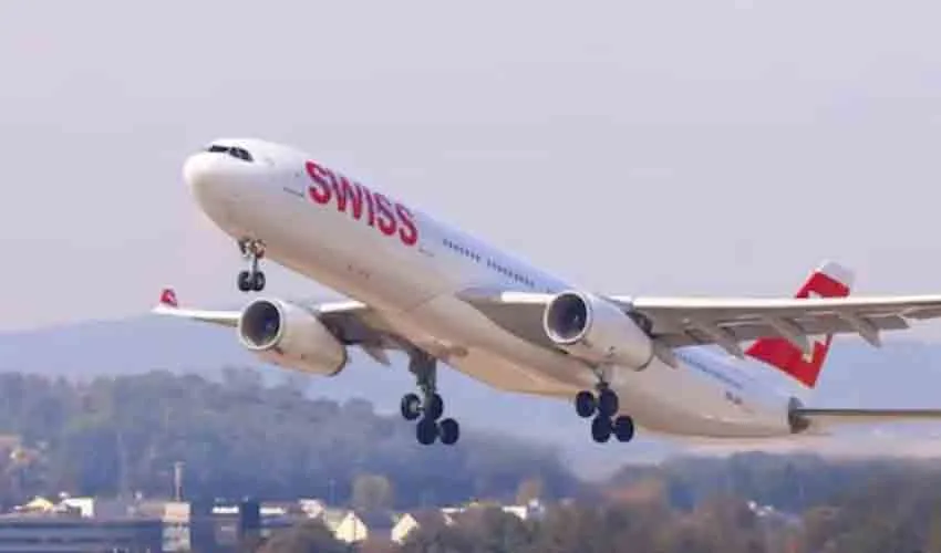 ഡല്‍ഹിയില്‍ നിന്ന് പറന്നയുര്‍ന്നതിനിടെ എഞ്ചിനില്‍ തീ; വിമാനം അടിയന്തരമായി ഇറക്കി; സംഭവത്തില്‍ ആറ് യാത്രക്കാര്‍ക്ക് പരിക്ക്