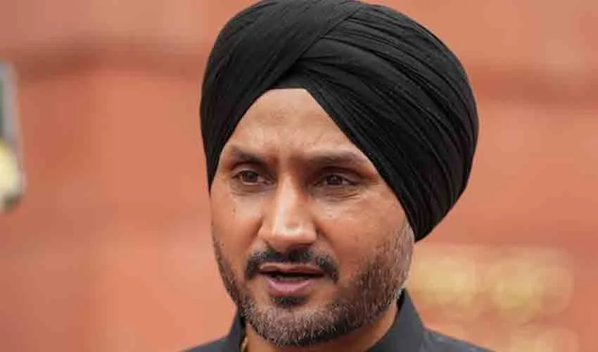 ഹര്‍ഭജന്‍ സിംഗിന് സി.ആര്‍.പി.എഫ് സുരക്ഷ; എ.എ.പി പ്രവര്‍ത്തകര്‍ കടുത്ത പ്രതിഷേധം രേഖപ്പെടുത്തിയതിന് പിന്നാലെയാണ് കേന്ദ്ര നീക്കം