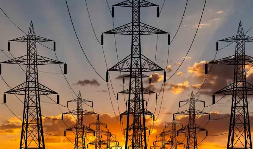 ചൂടില്‍ വെന്തുരുകി കേരളം; വൈദ്യുതി ഉപഭോഗം കുതിച്ചുയരുന്നു, നിയന്ത്രണങ്ങളിലേക്ക് കെ.എസ്.ഇ.ബി