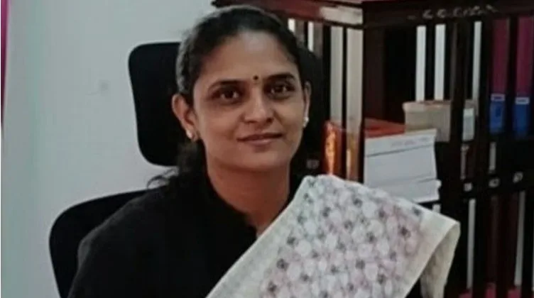 ഹണി Mവർഗീസിന് സ്ഥാനക്കയറ്റം നൽകരുതെന്ന് അതിജീവിത: രാഷ്‌ട്രപതിക്കും സുപ്രീം കോടതി ചീഫ് ജസ്റ്റിസ്സിനും നിവേദനം നല്‍കി