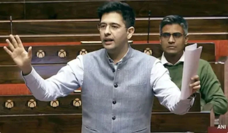 ആംആദ്മി പാർട്ടിയിൽ വൻ പിളർപ്പ്: രാഘവ് ഛദ്ദയും ഒരു വിഭാഗം നേതാക്കളും ബിജെപിയിലേക്ക്