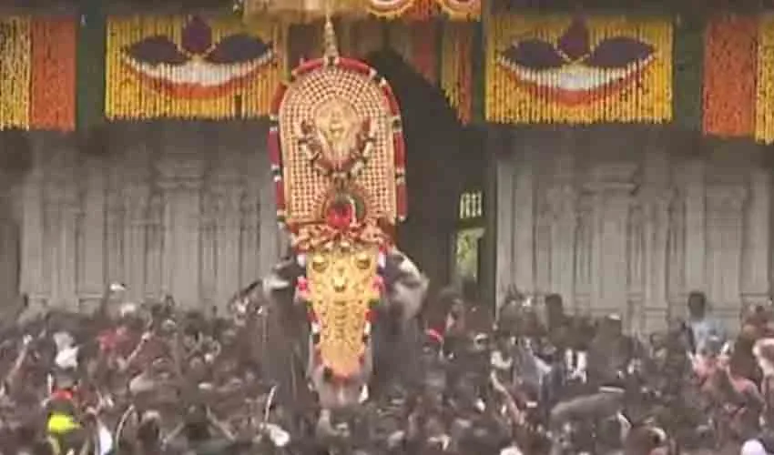 തെക്കേ ഗോപുരനട തുറന്നു; തൃശ്ശൂര്‍ പൂരം ചടങ്ങുകള്‍ക്ക് തുടക്കം