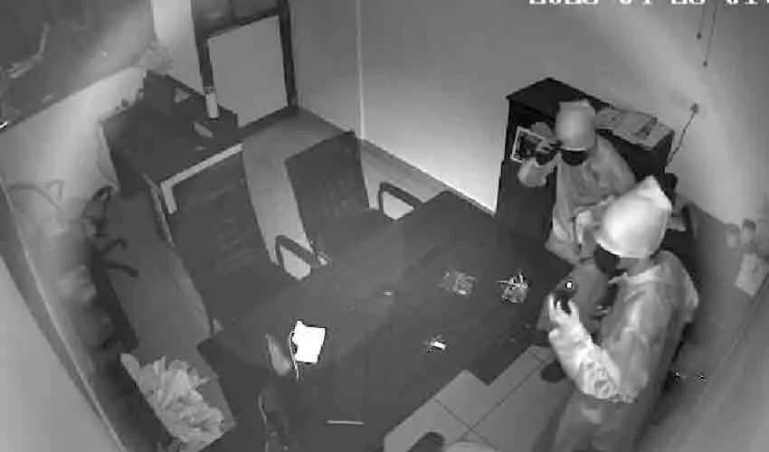 കൊല്ലത്ത് മൊത്തവ്യാപാര സ്ഥാപനത്തില്‍ വന്‍ കവര്‍ച്ച; മോഷ്ണം നടന്നത് അര്‍ദ്ധരാത്രിയില്‍; നഷ്ടമായത് 23 ലക്ഷം രൂപ: അന്വേഷണം ഊര്‍ജിതമാക്കി പൊലീസ്