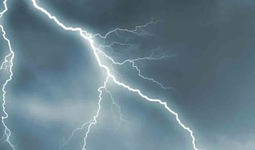 മഴയും വെയിലും ഒരുപോലെ കടുക്കുന്നു: സംസ്ഥാനത്ത് ജാഗ്രതാ നിര്‍ദ്ദേശം; 4 ദിവസം ശക്തമായ മഴയ്‌ക്ക് സാധ്യത