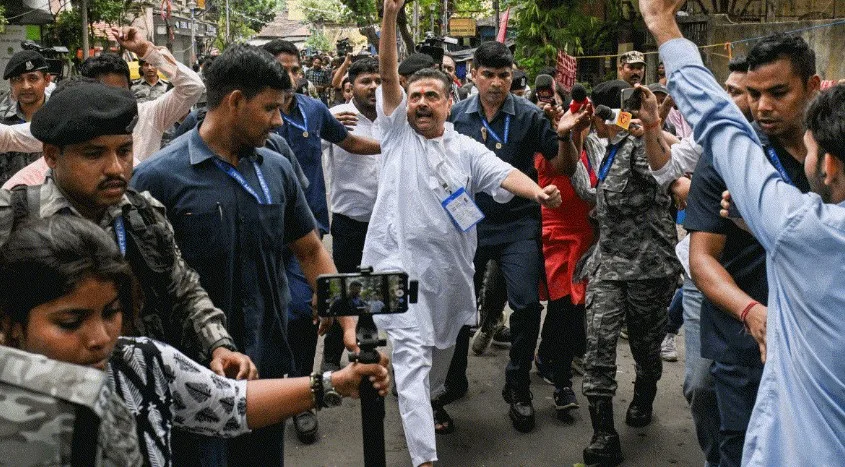 പശ്ചിമ ബംഗാളിൽ കാവി തേരോട്ടം : ഭവാനിപൂരിൽ മുഖ്യമന്ത്രി മമതാ ബാനർജി പിന്നിൽ