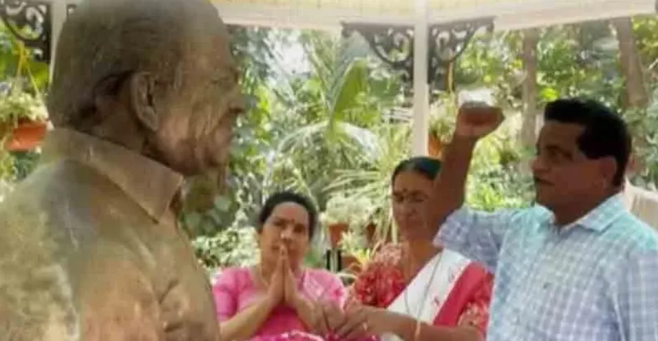 അദ്ദേഹം വര്‍ഗവഞ്ചകനല്ല; ഞങ്ങള്‍ക്ക് അനഭിമതനല്ല;ആരൊക്കെ എന്റെ വീട്ടില്‍ സ്‌നേഹത്തോടെ കയറിവരുന്നോ അവരെ സ്‌നേഹത്തോടെ......
