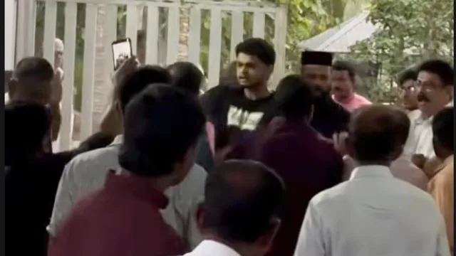 പള്ളി പെരുന്നാളിനിടെ സംഘർഷം; യാക്കോബായ-ഓർത്തഡോക്സ് വീണ്ടും സഭാ തർക്കം : കുരുമുളക് സ്പ്രേ പ്രയോഗം, വൈദികനടക്കം ആറ് പേർക്ക് പരിക്ക്